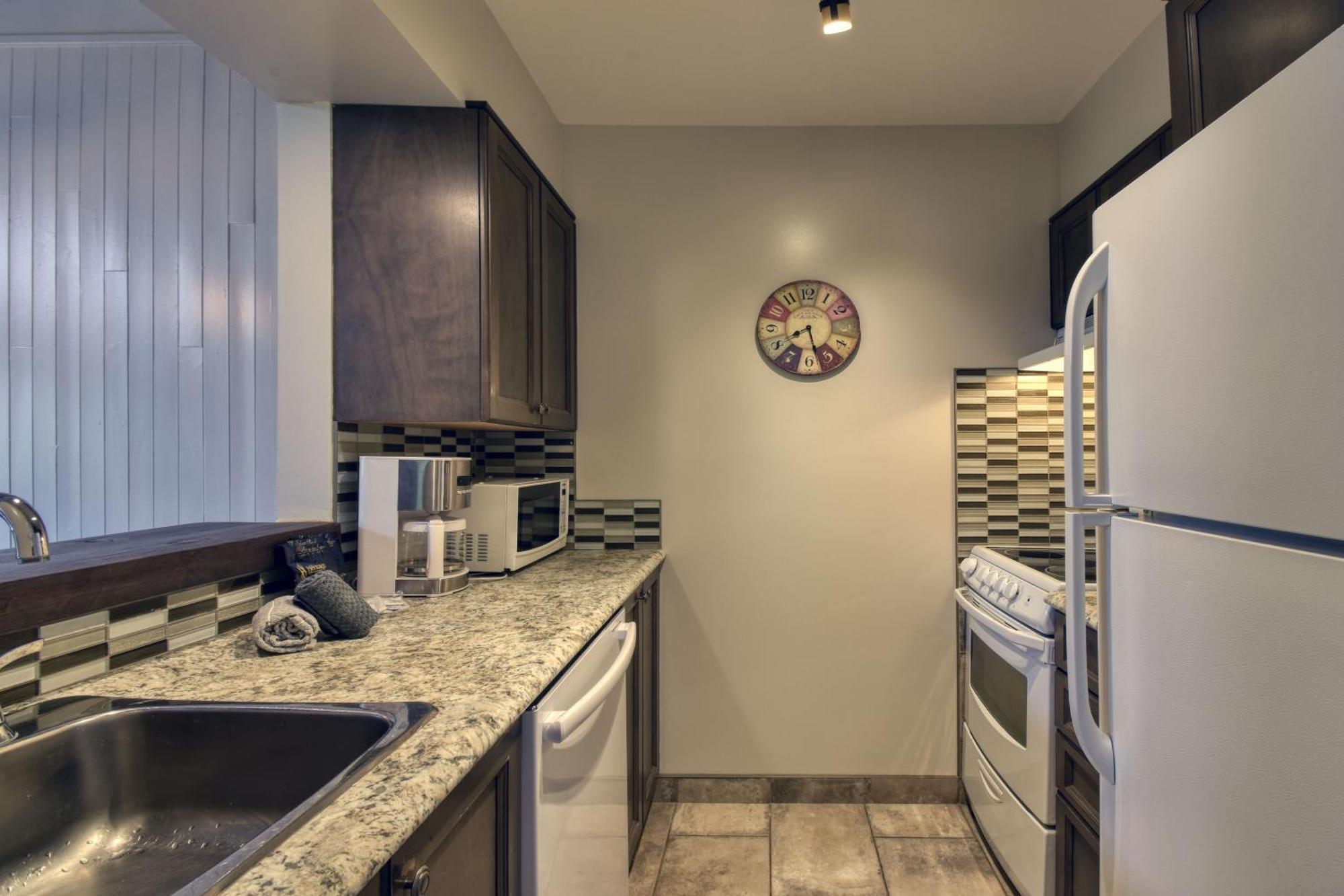 Stunning Condo - View On Lake Tremblant & Mountain Mont-Tremblant Exteriör bild