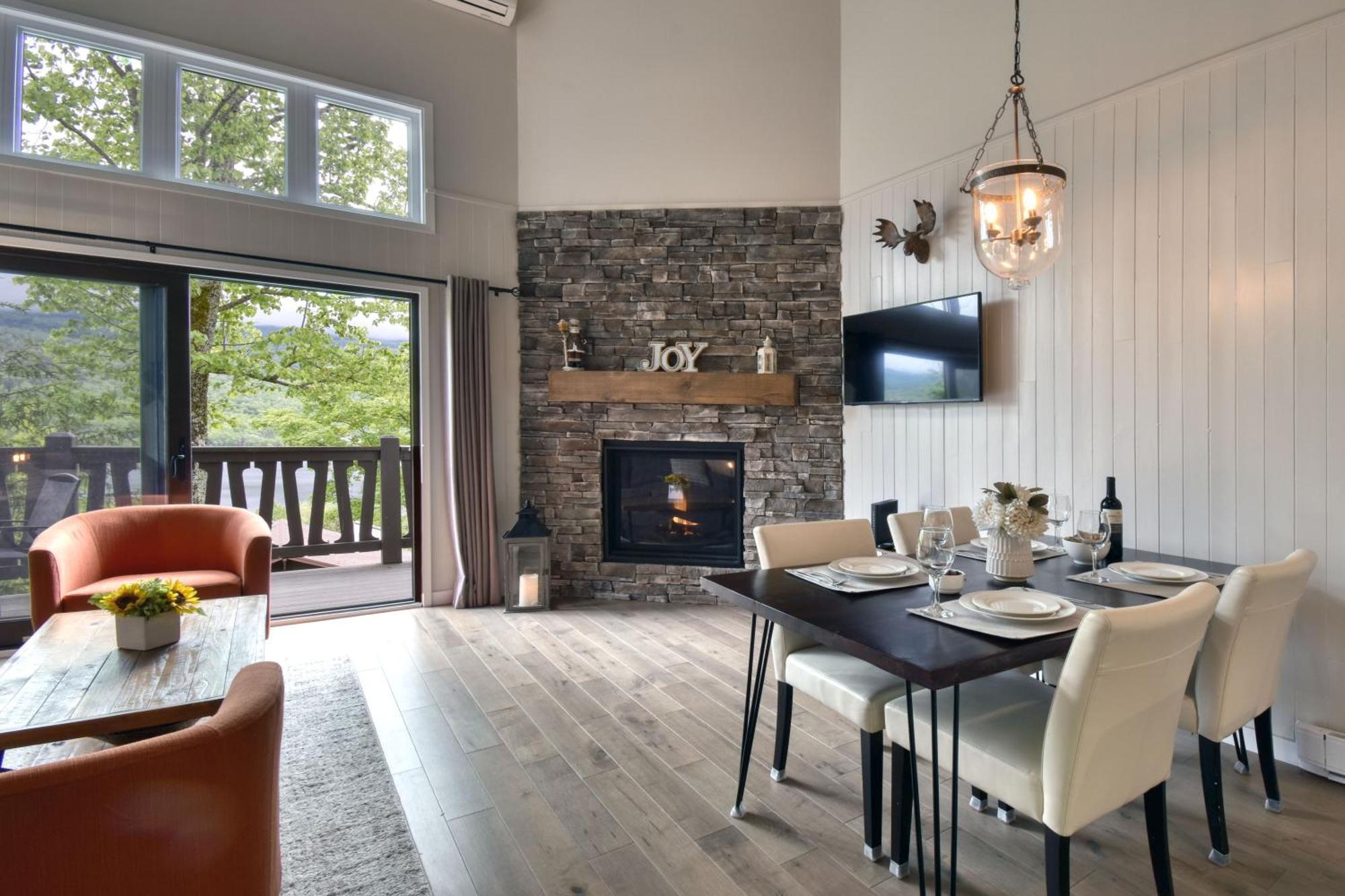 Stunning Condo - View On Lake Tremblant & Mountain Mont-Tremblant Exteriör bild