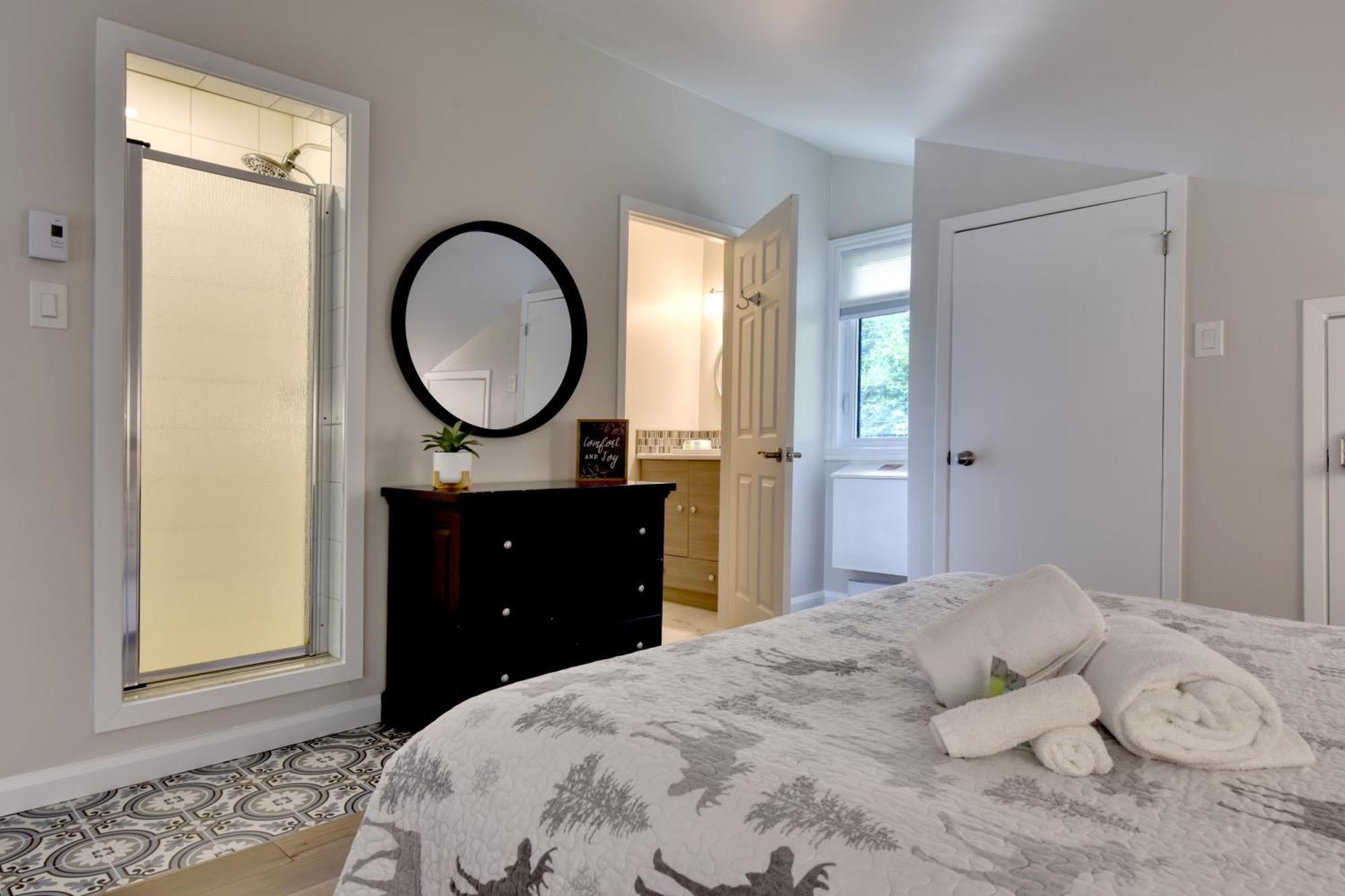 Stunning Condo - View On Lake Tremblant & Mountain Mont-Tremblant Exteriör bild