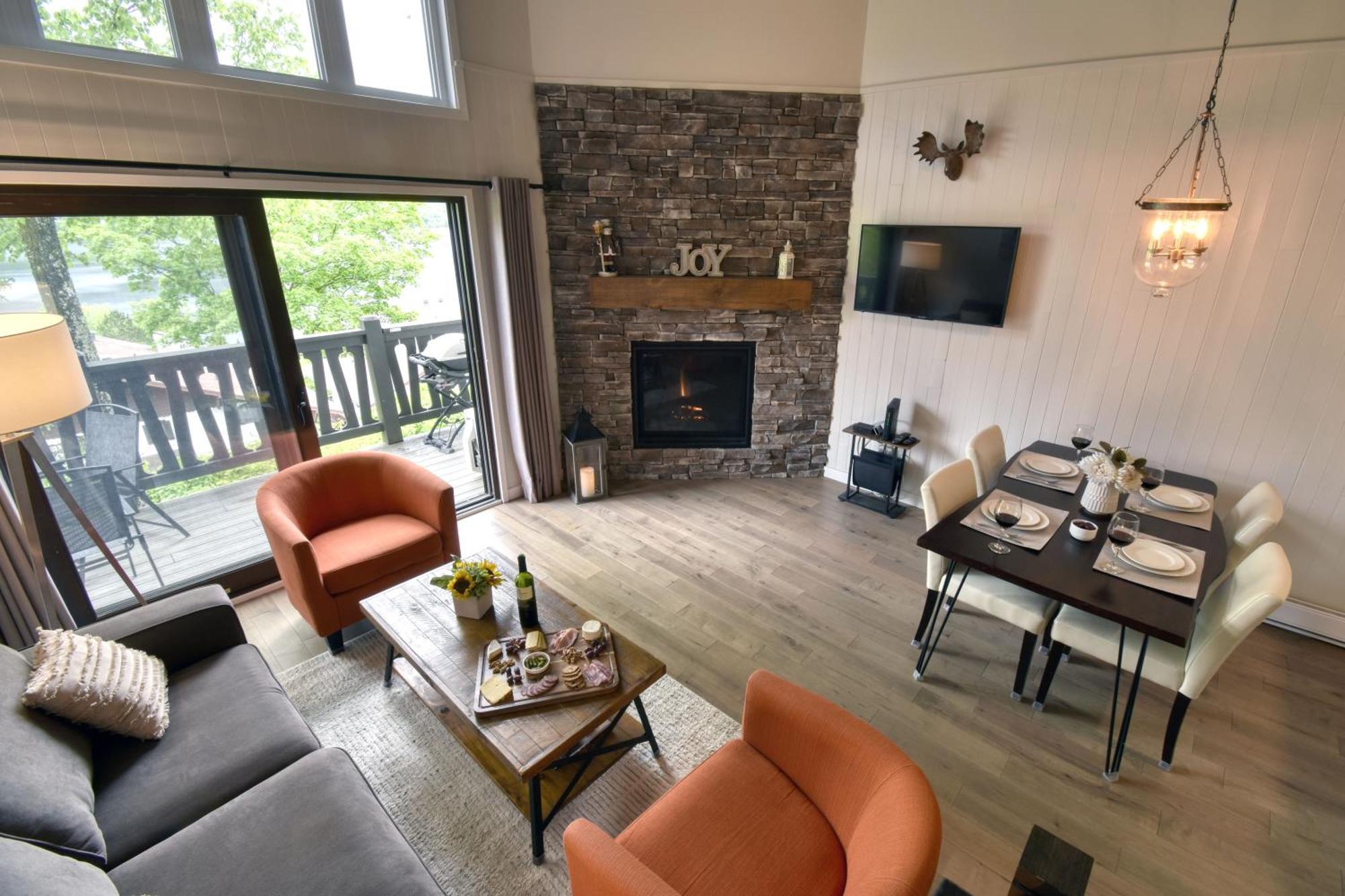 Stunning Condo - View On Lake Tremblant & Mountain Mont-Tremblant Exteriör bild